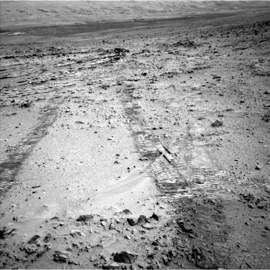 Curiosity Rover Begins Epic Drive to Mars Mountain